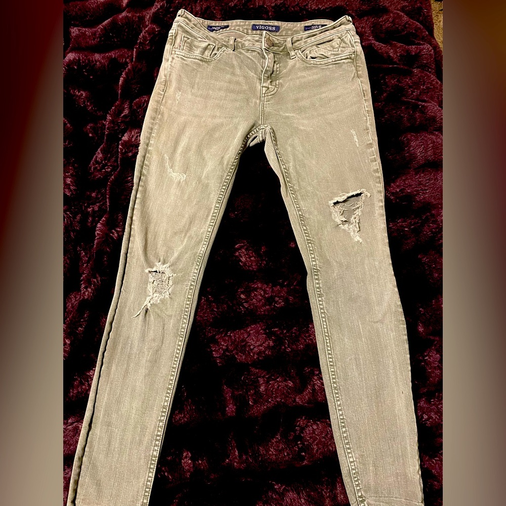 Women’s Gray Distressed Skinny Jeans